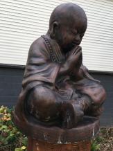 Moine Shaolin - en prière - statue en pierre - 40 cm - marron